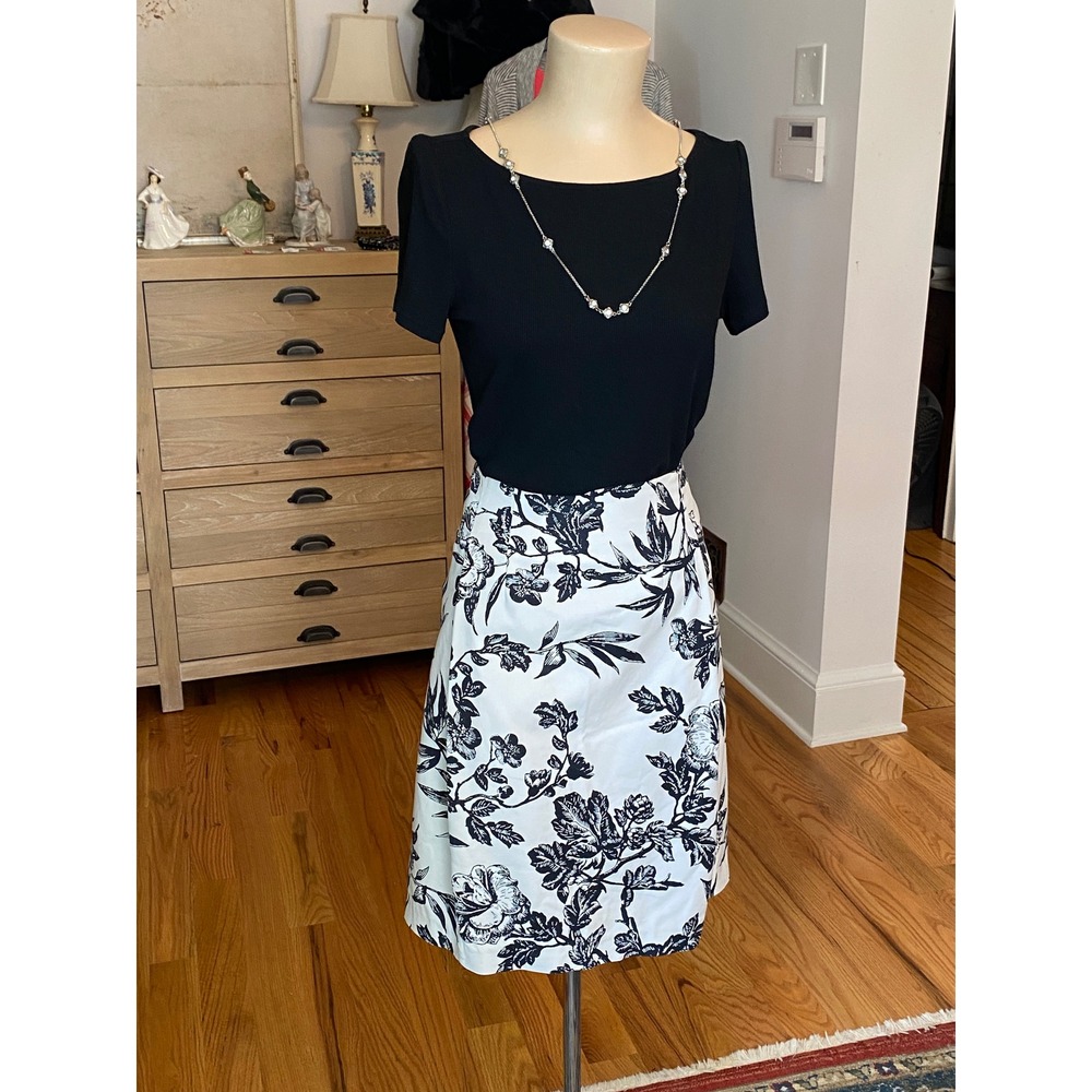 Joe Fresh Womens Floral A-Line Skirt White Black Botanical Pockets Size 2